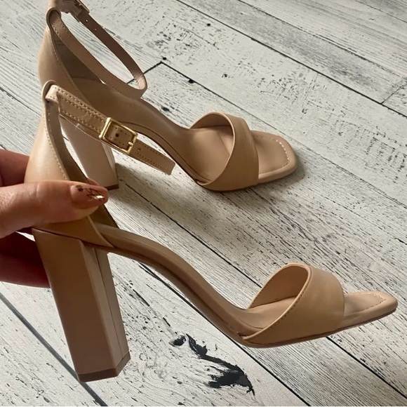 Like New! Luca Ferri Leather sandals •Size 6 - Picture 5 of 7